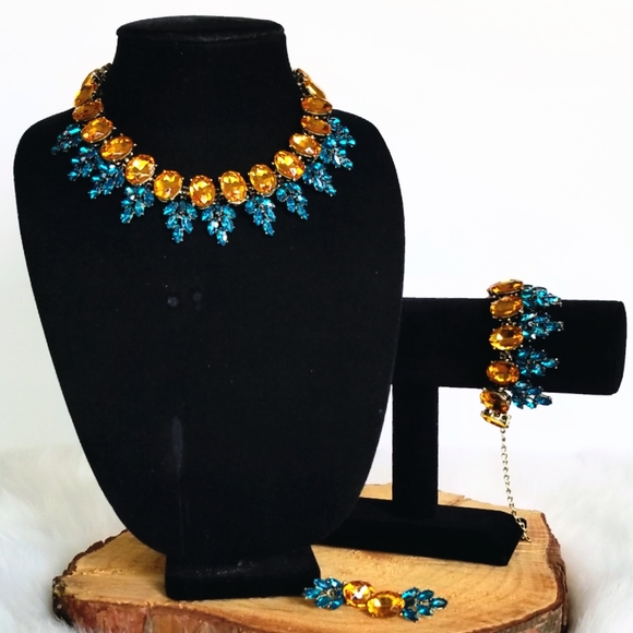 Glamour Pinaple Set 💎💛🍍 - Picture 2 of 4